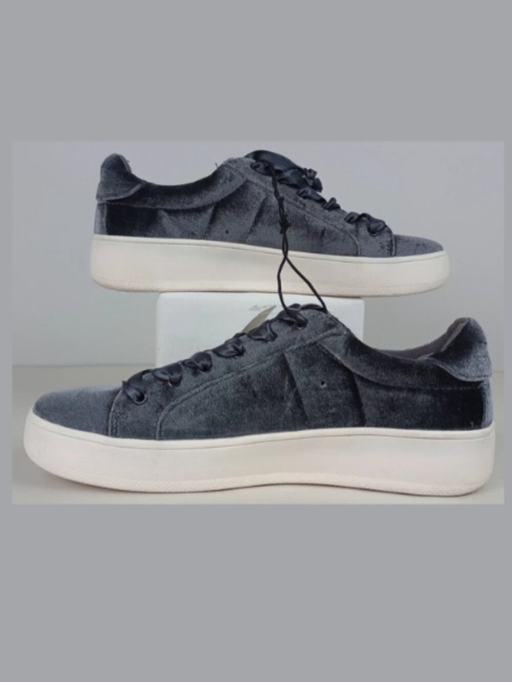 NWT Massini Women's 10 Dark Gray Velvet Platform Sneakers Ribbon Lace Up Shoes